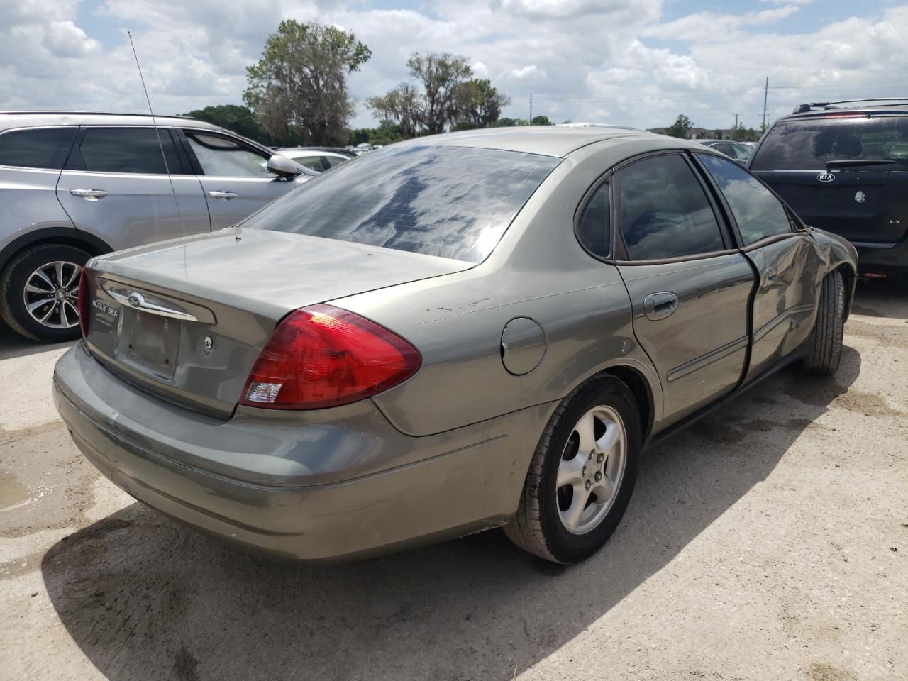 Photo 4 from auction – 2003 FORD TAURUS SES with VIN 1FAFP55223A230057