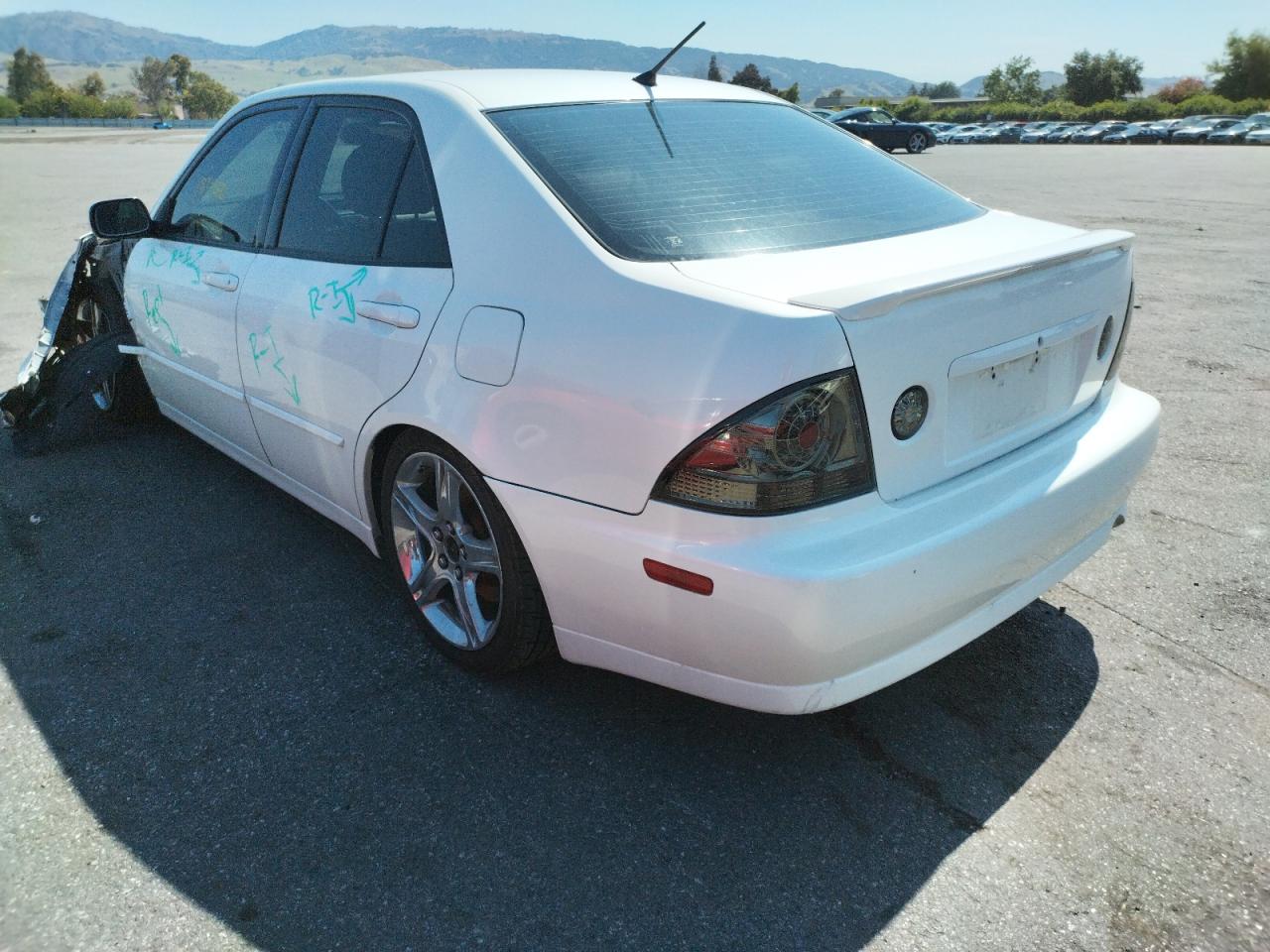 Photo 3 from auction – 2003 LEXUS IS 300 with VIN JTHBD192630072248