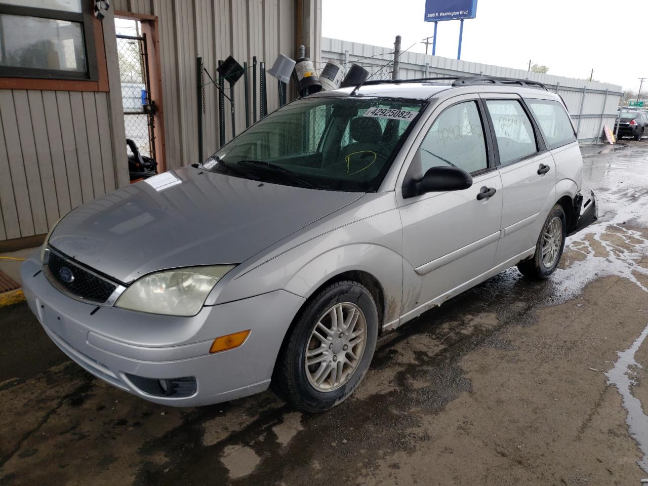 Photo 2 from auction – 2005 FORD FOCUS ZXW with VIN 1FAFP36N75W177472
