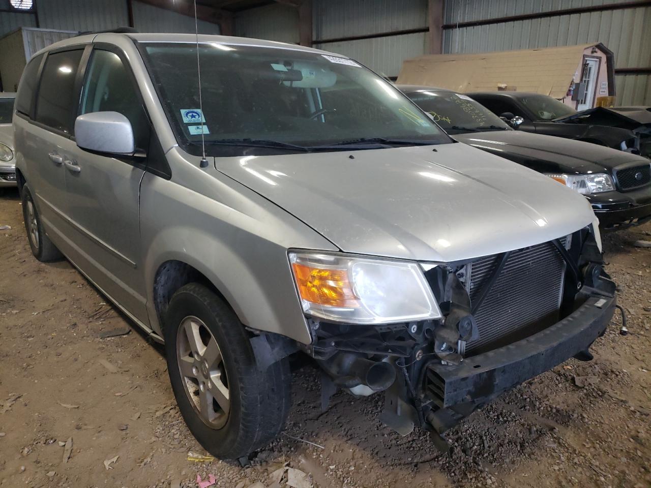 DODGE GRAND CARA 2010 z numerem VIN 2D4RN5D15AR111677 - Zdjęcie z aukcji