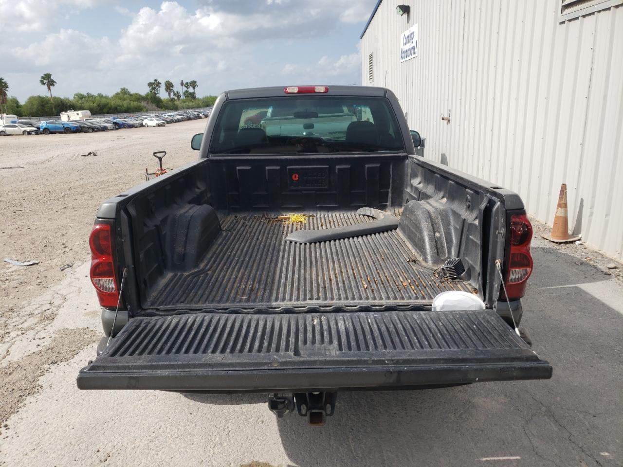 Photo 6 from auction – 2000 CHEVROLET SILVERADO with VIN 1GCEK14W6YZ281586