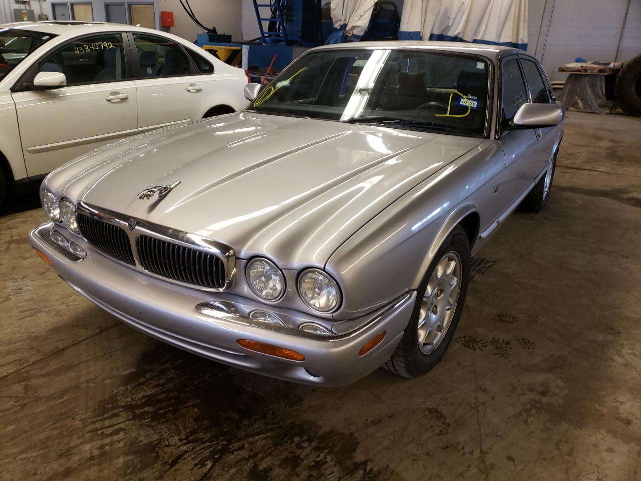 Photo 2 from auction – 2001 JAGUAR XJ8 with VIN SAJDA14C31LF39211