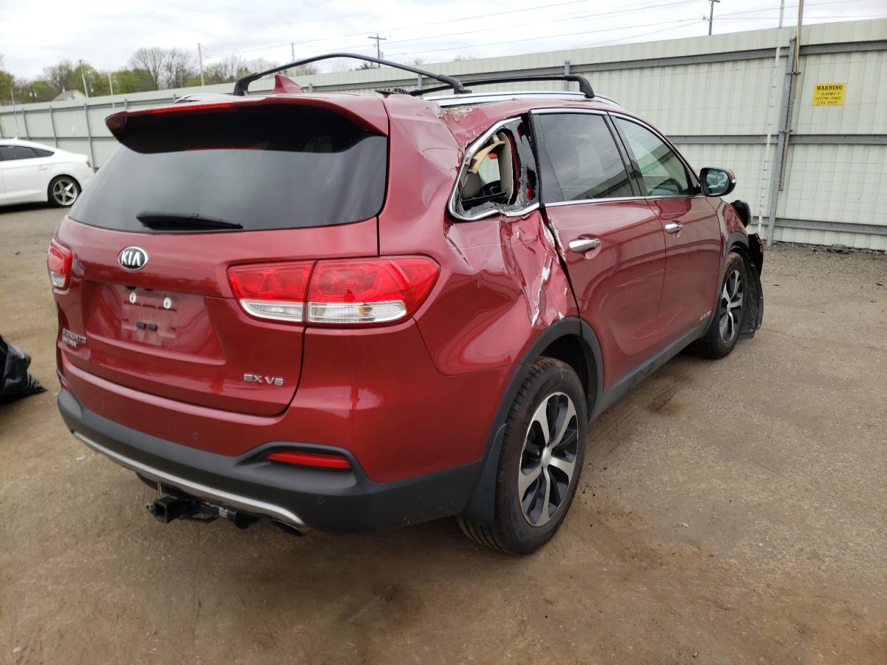 Photo 4 from auction – 2018 KIA SORENTO EX with VIN 5XYPHDA51JG357126