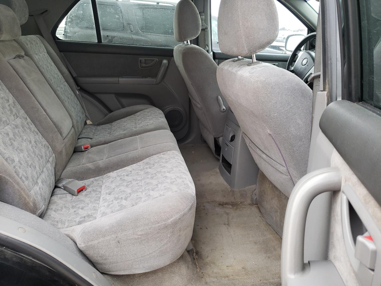Photo 6 from auction – 2006 KIA SORENTO EX with VIN KNDJD733365583408