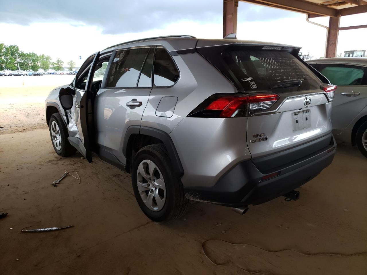 Photo 3 from auction – 2019 TOYOTA RAV4 LE with VIN 2T3H1RFV5KW031797