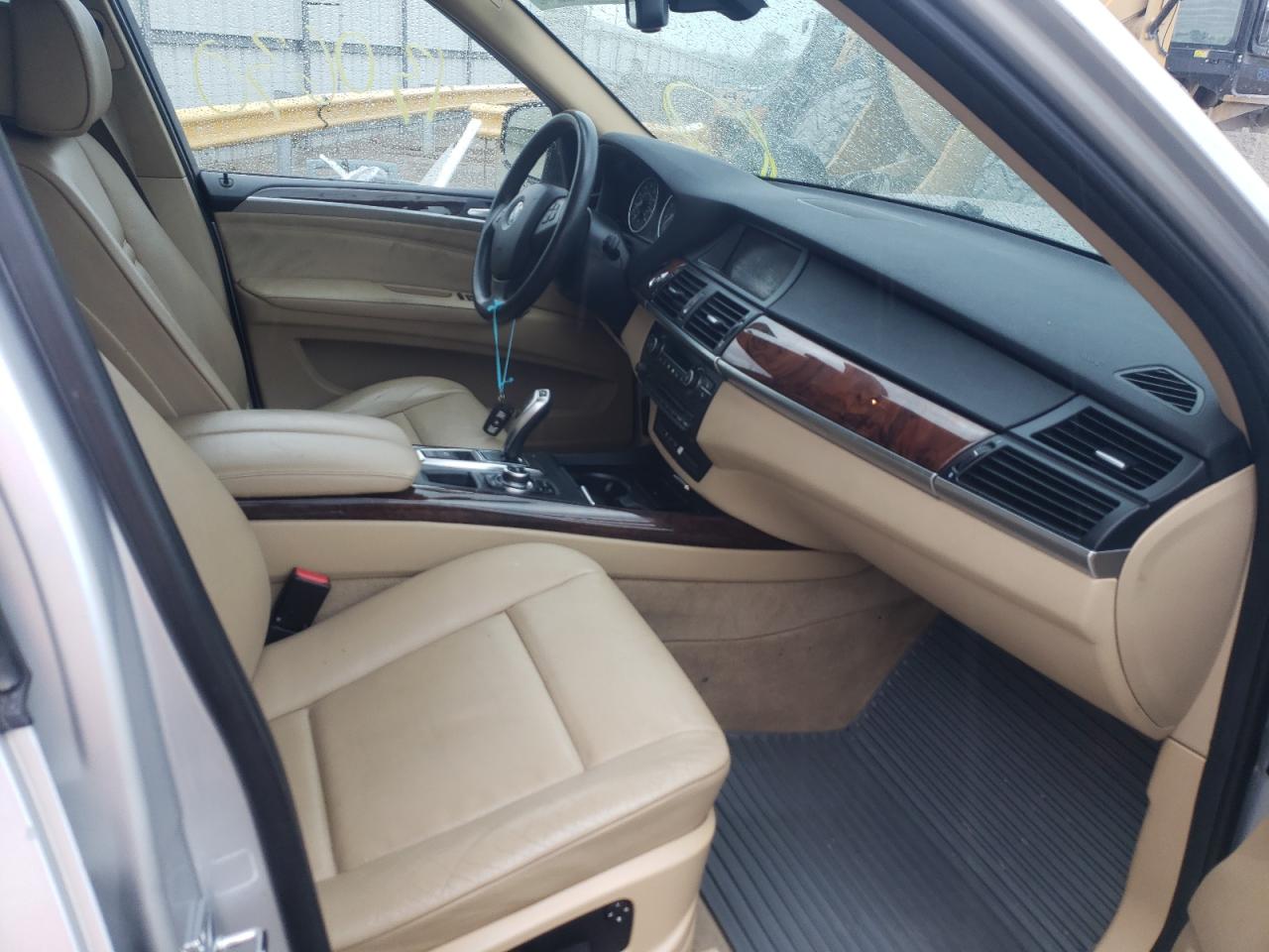 Photo 5 from auction – 2010 BMW X5 XDRIVE3 with VIN 5UXFE4C58AL276211