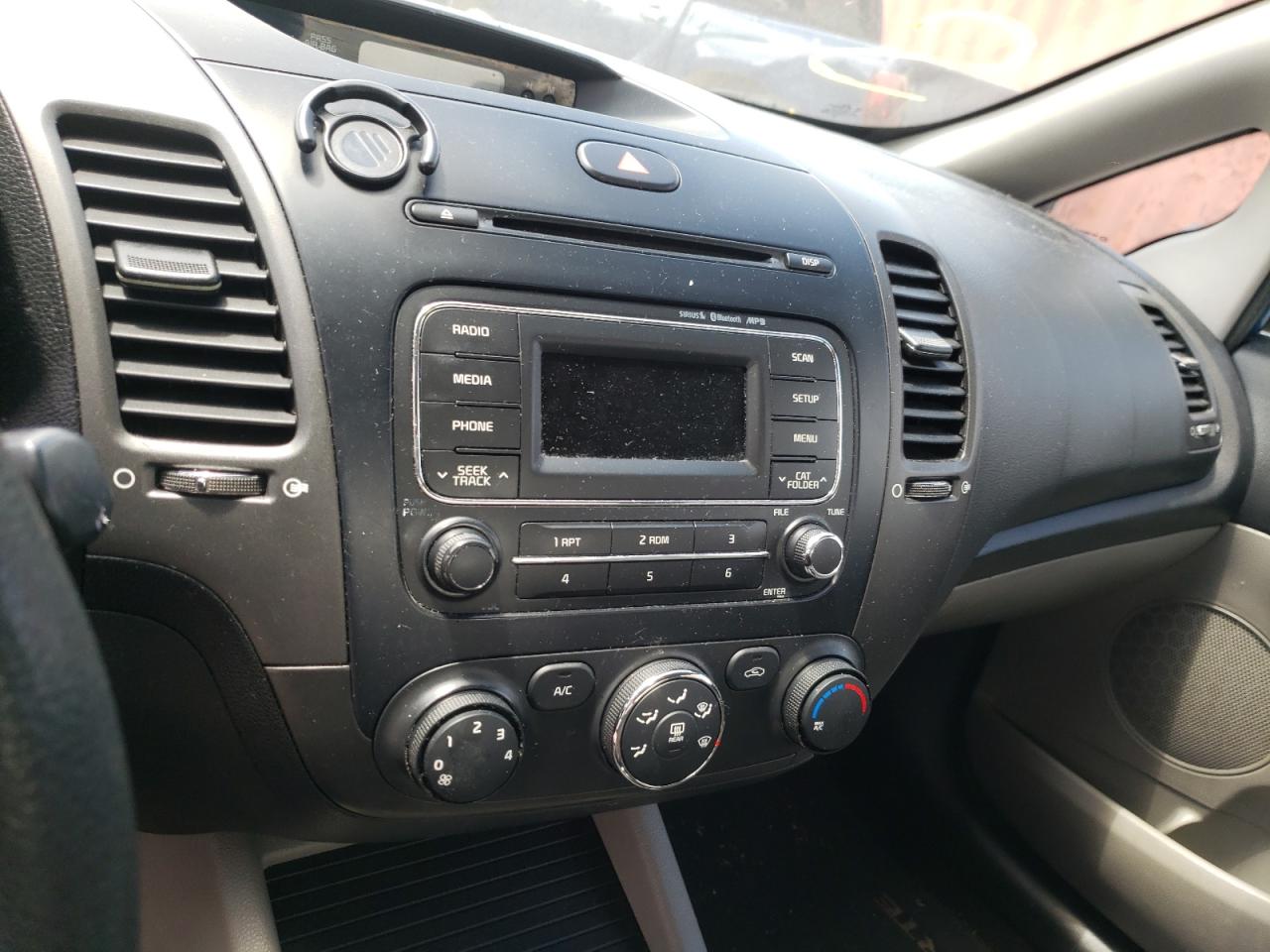Photo 9 from auction – 2015 KIA FORTE LX with VIN KNAFX4A6XF5255800