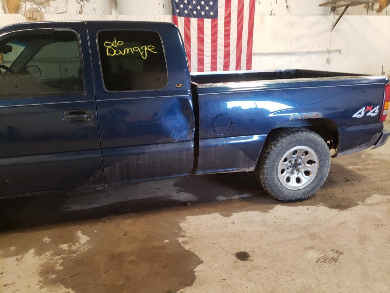 Photo 9 from auction – 2000 CHEVROLET SILVERADO with VIN 1GCEK19TXYE214253