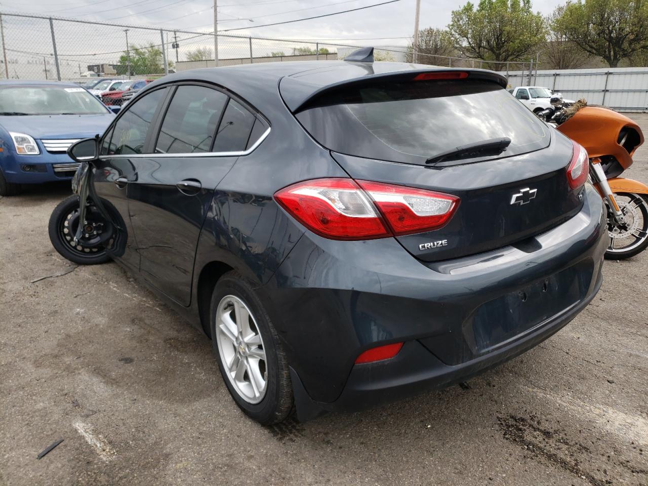 Photo 3 from auction – 2018 CHEVROLET CRUZE LT with VIN 3G1BE6SM5JS554196