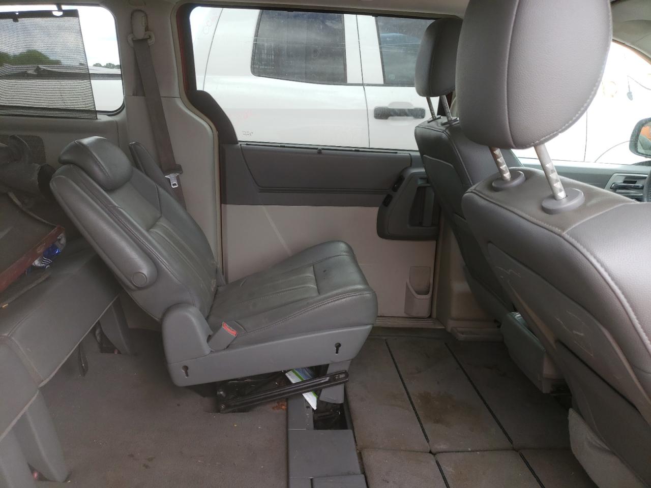 Photo 6 from auction – 2008 CHRYSLER TOWN & COU with VIN 2A8HR54P88R115114