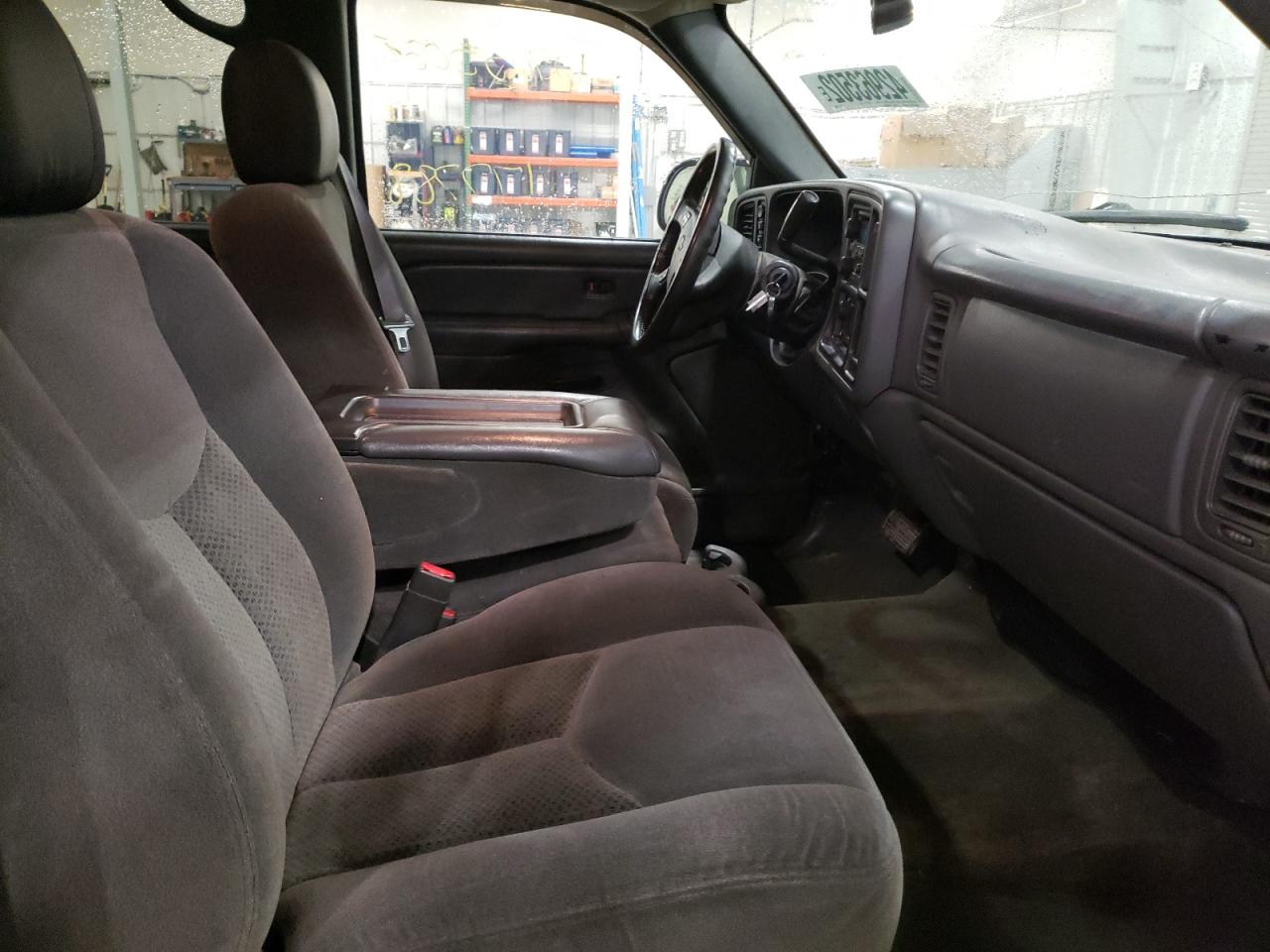 Photo 5 from auction – 2004 CHEVROLET SILVERADO with VIN 2GCEK13T441343562