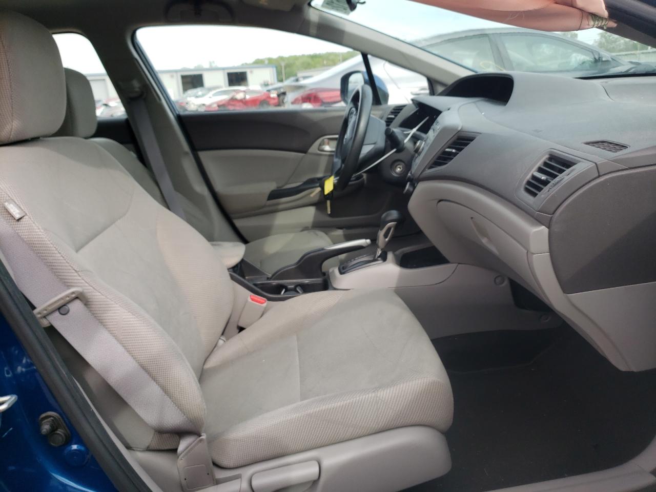 Photo 5 from auction – 2012 HONDA CIVIC LX with VIN 2HGFB2F59CH543447
