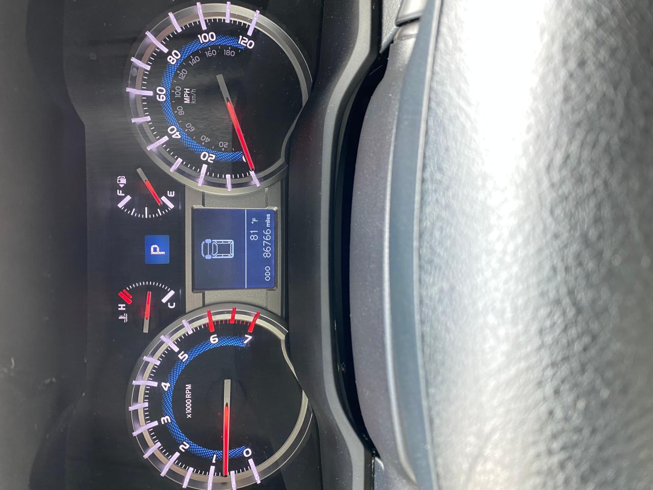 Photo 8 from auction – 2018 TOYOTA 4RUNNER SR with VIN JTEBU5JR2J5544314