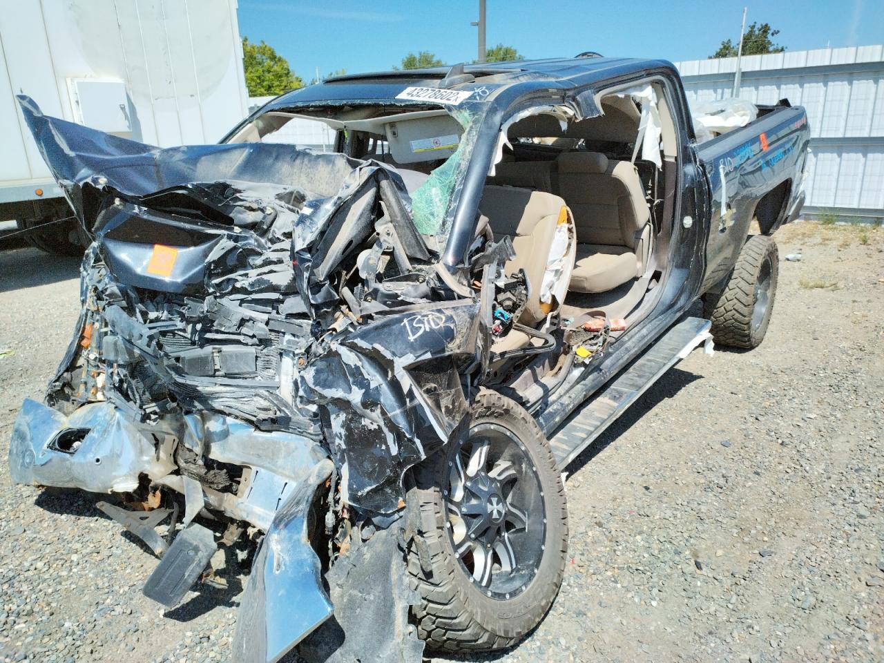 Photo 2 from auction – 2018 CHEVROLET SILVERADO with VIN 1GC1KWEY1JF106827
