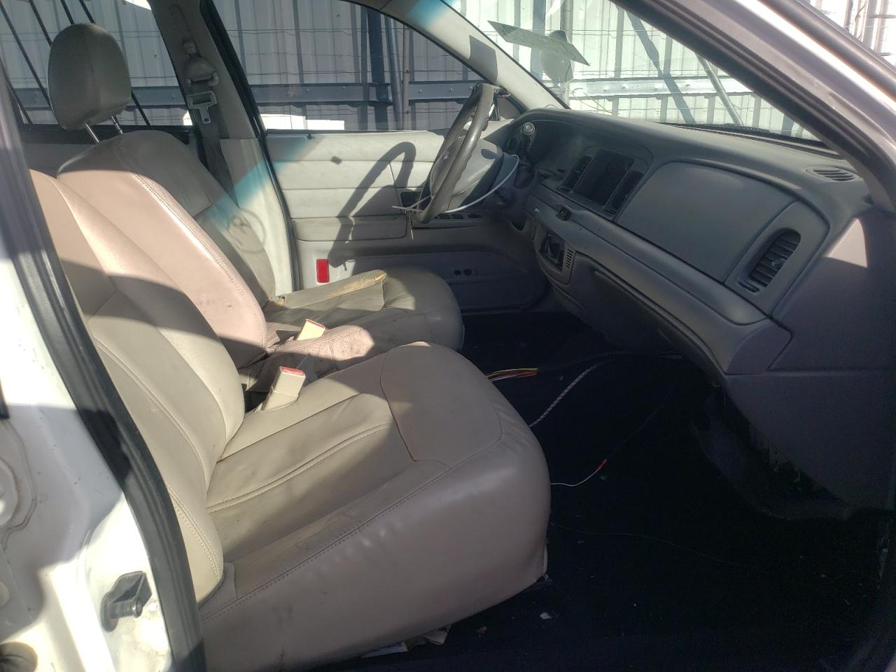 Photo 5 from auction – 2003 FORD CROWN VICT with VIN 2FAFP71W73X107446