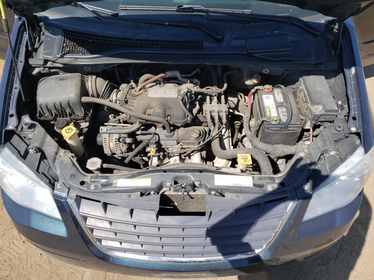 Photo 7 from auction – 2008 CHRYSLER TOWN & COU with VIN 2A8HR44H98R799416