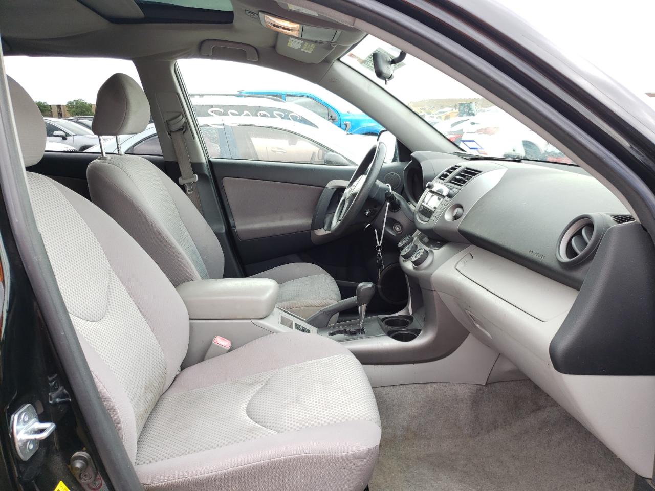 Photo 5 from auction – 2008 TOYOTA RAV4 with VIN JTMZD33V085100487