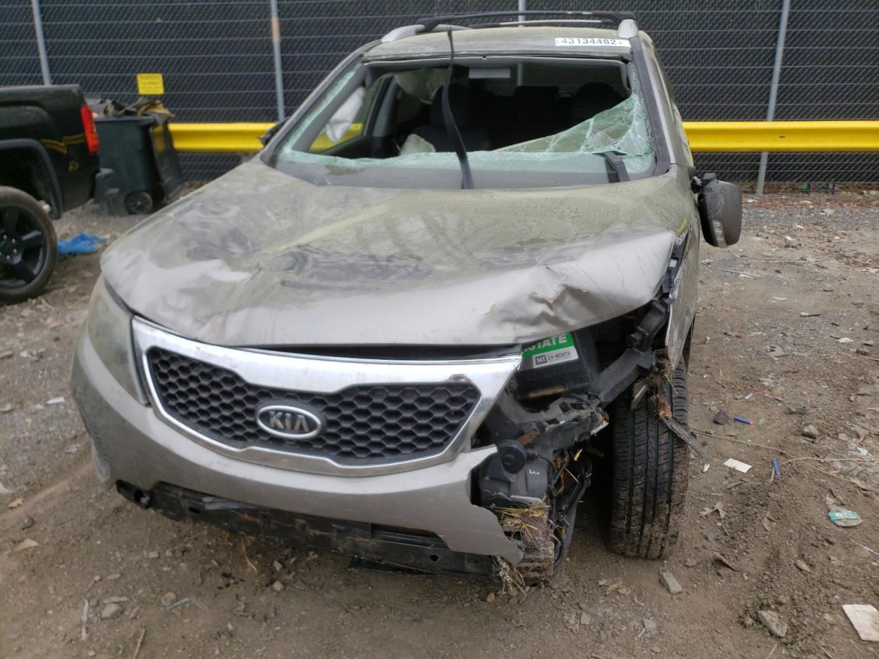 Photo 9 from auction – 2011 KIA SORENTO BA with VIN 5XYKTDA21BG165821