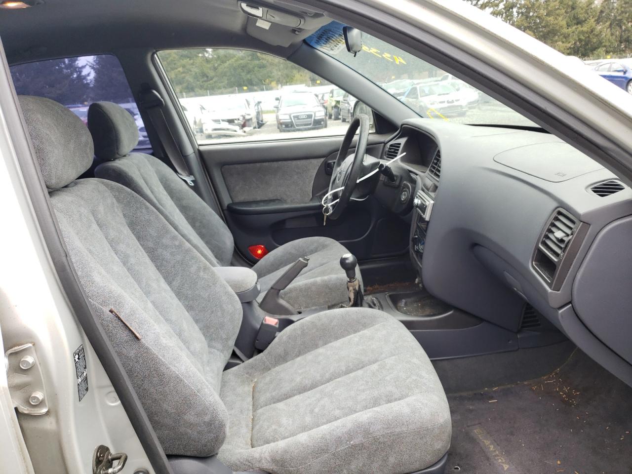 Photo 5 from auction – 2002 HYUNDAI ELANTRA with VIN KMHDN45D62U428684