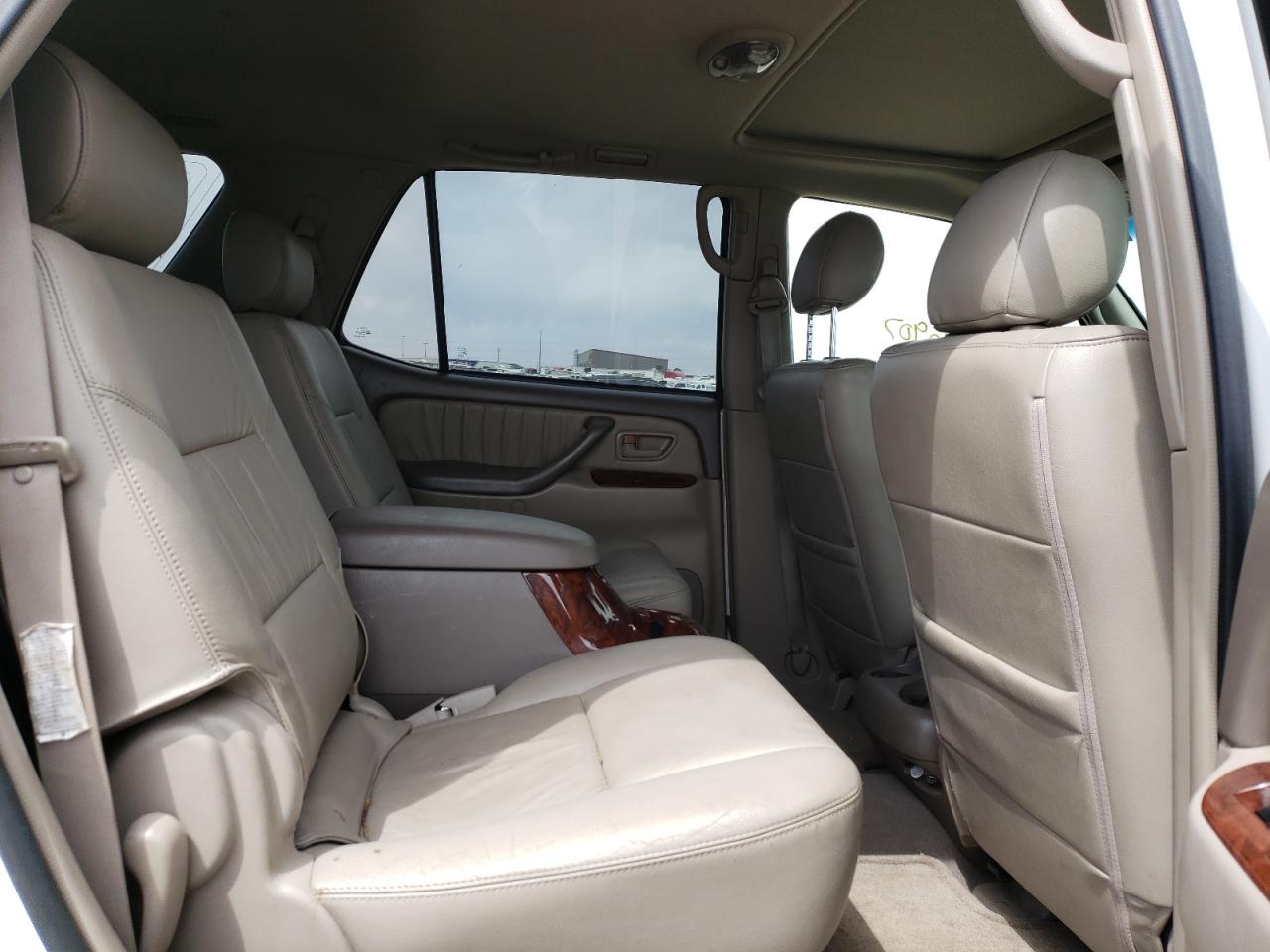 Photo 6 from auction – 2005 TOYOTA SEQUOIA LI with VIN 5TDBT48A85S235920
