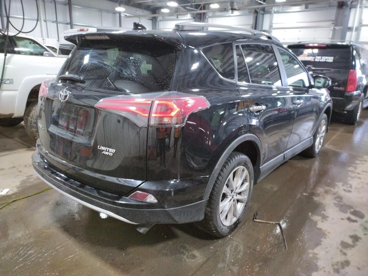 Photo 4 from auction – 2017 TOYOTA RAV4 LIMIT with VIN 2T3DFREV9HW606543