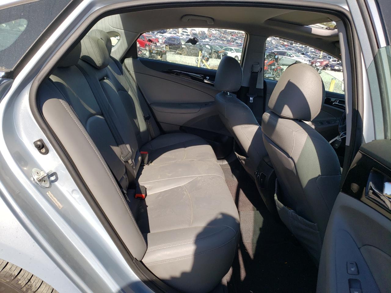 Photo 6 from auction – 2011 HYUNDAI SONATA SE with VIN 5NPEC4AC5BH136255