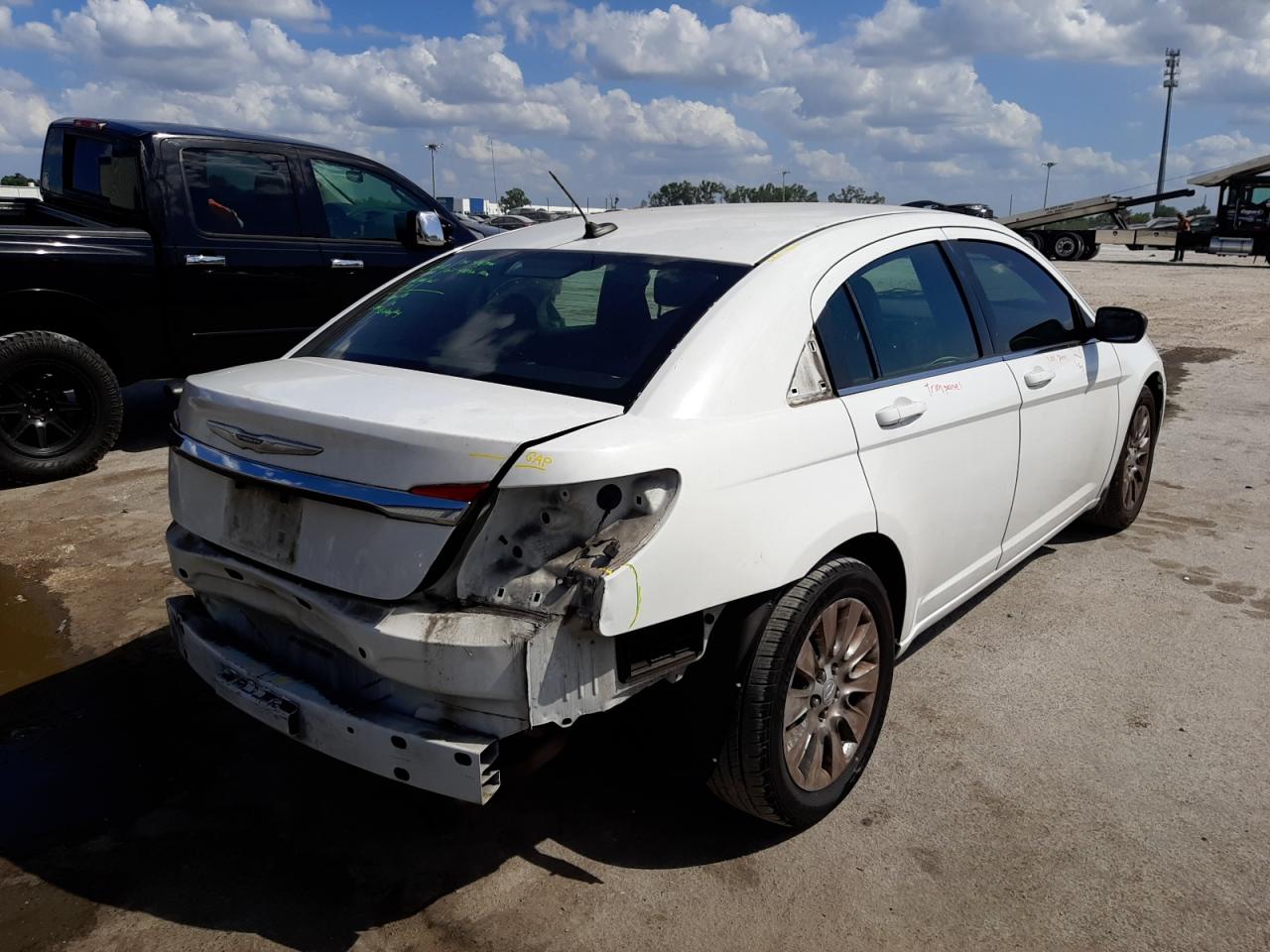 Photo 4 from auction – 2014 CHRYSLER 200 LX with VIN 1C3CCBABXEN143262