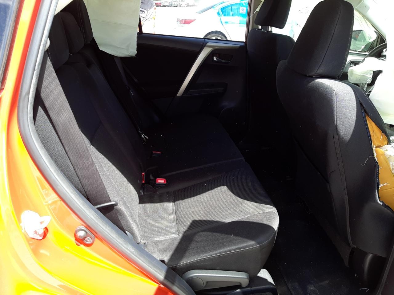 Photo 6 from auction – 2015 TOYOTA RAV4 XLE with VIN JTMWFREV9FD063844