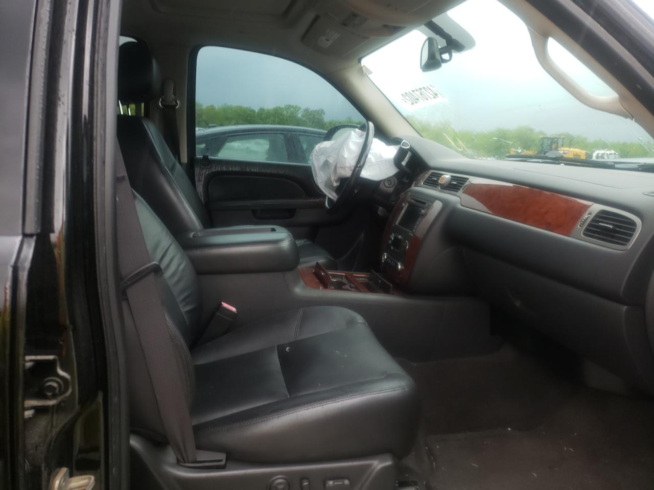 Photo 5 from auction – 2011 CHEVROLET AVALANCHE with VIN 3GNTKGE3XBG190978