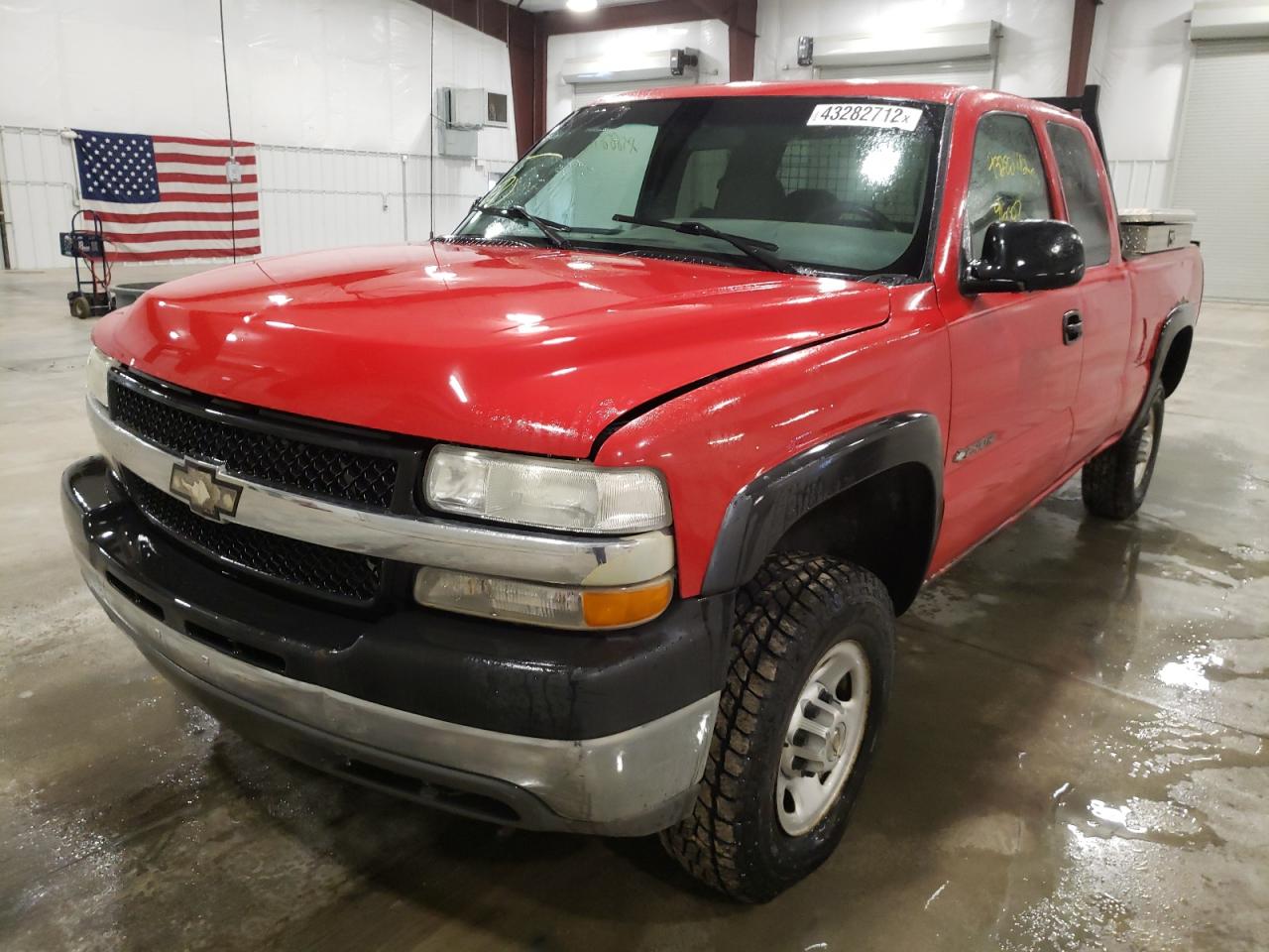 Photo 2 from auction – 2002 CHEVROLET SILVERADO with VIN 1GCHK29UX2E281678