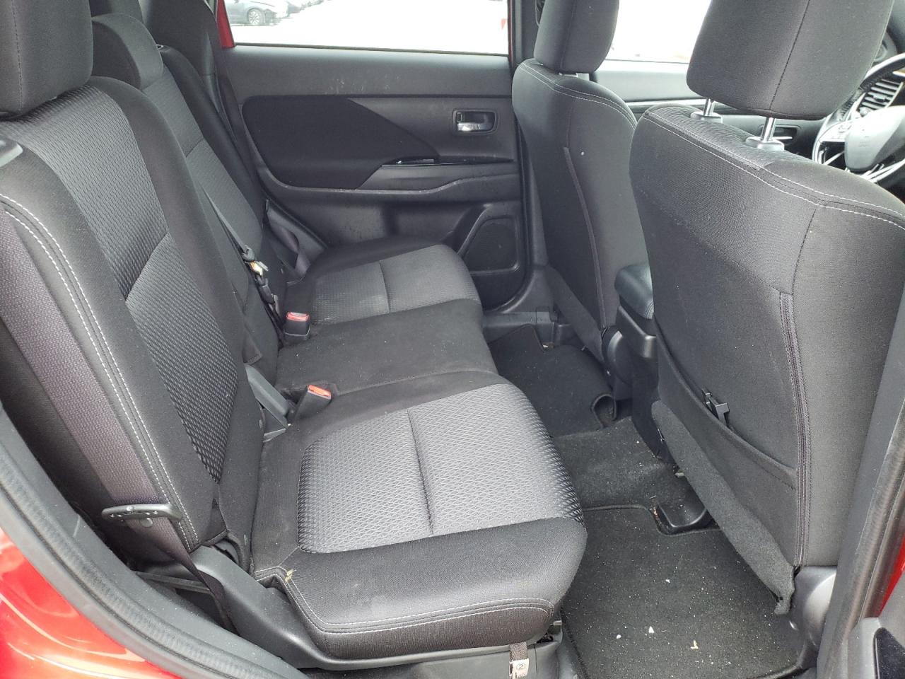 Photo 6 from auction – 2018 MITSUBISHI OUTLANDER with VIN JA4AD3A31JZ046950