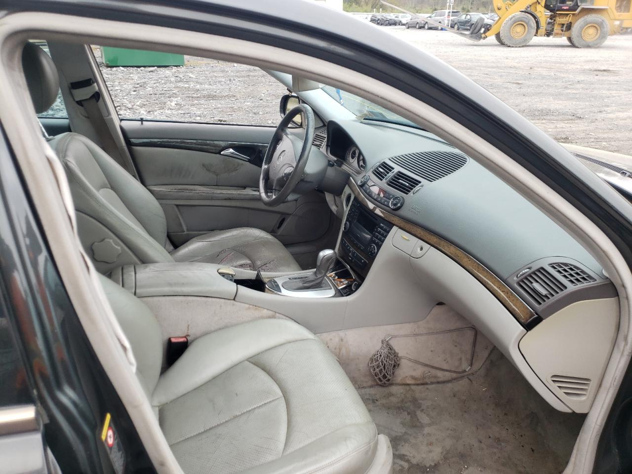 Photo 5 from auction – 2003 MERCEDES-BENZ E 500 with VIN WDBUF70J53A142830