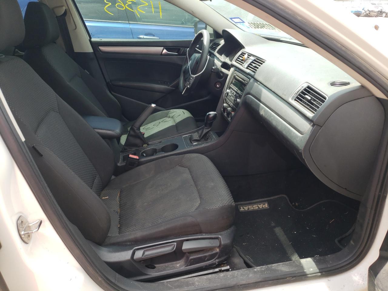 Photo 5 from auction – 2015 VOLKSWAGEN PASSAT S with VIN 1VWAS7A39FC018551