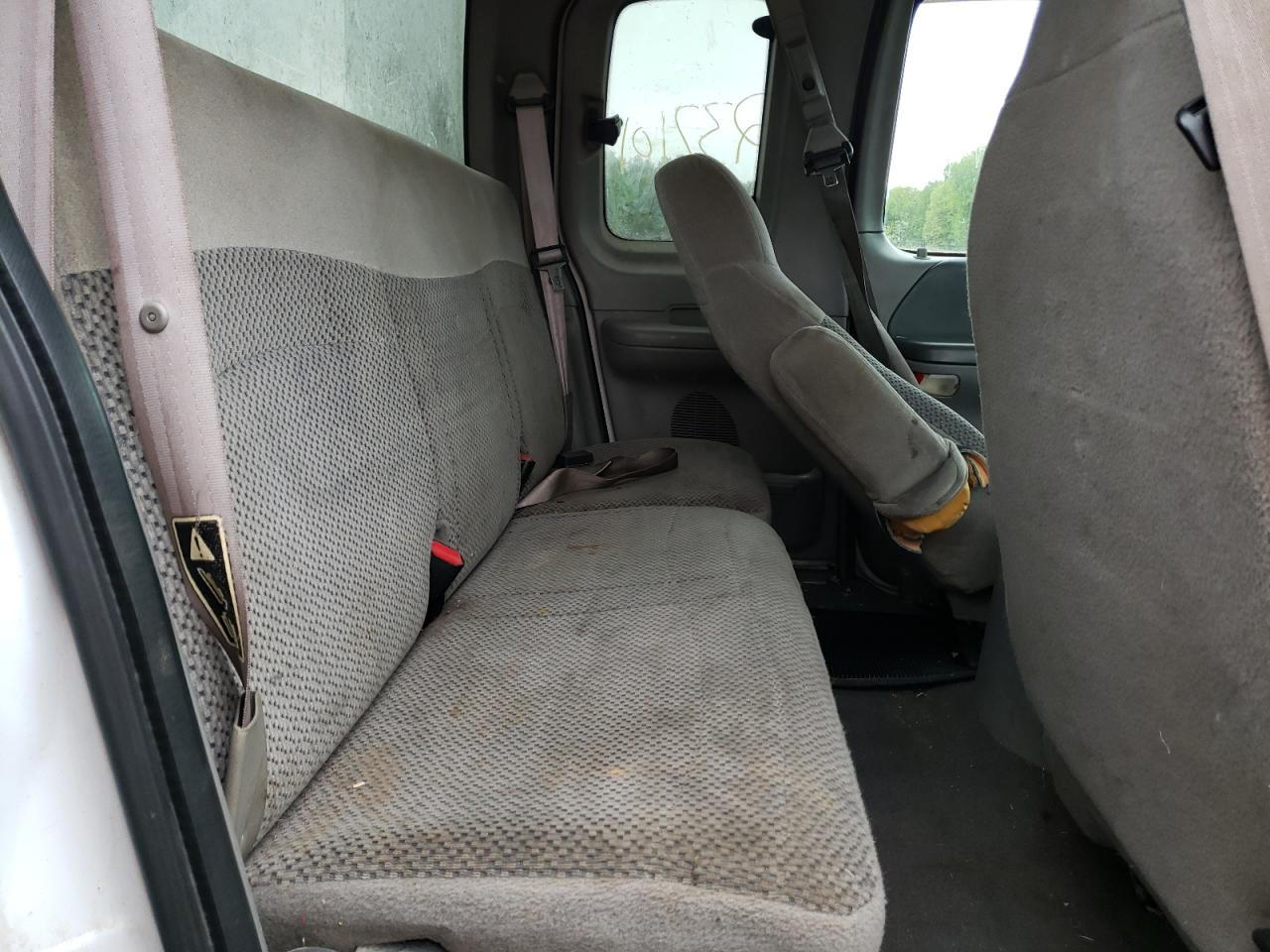 Photo 6 from auction – 2000 FORD F150 with VIN 1FTRX17W5YKA41498