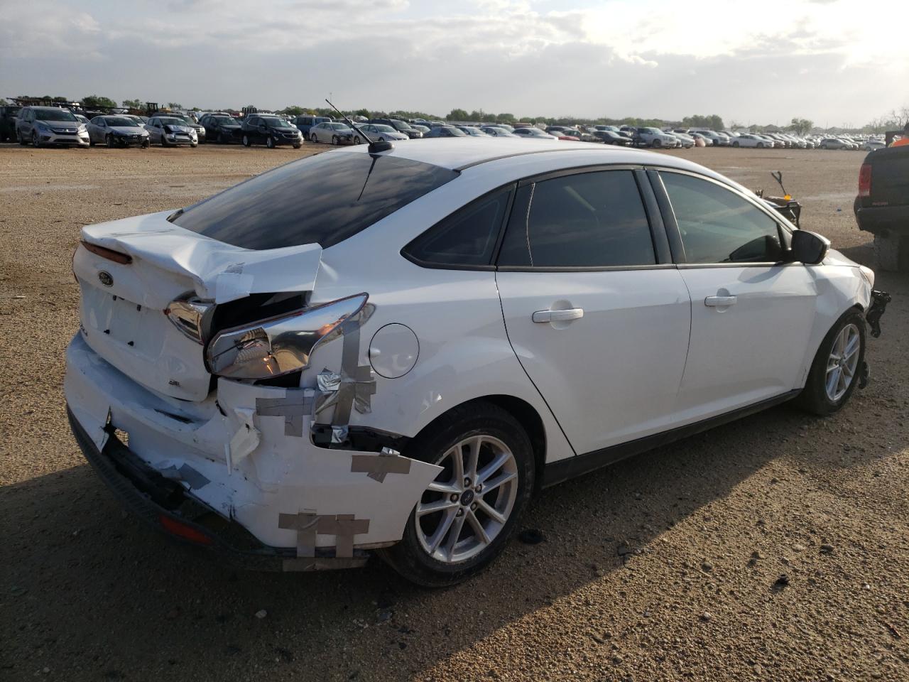 Photo 4 from auction – 2017 FORD FOCUS SE with VIN 1FADP3F21HL319902