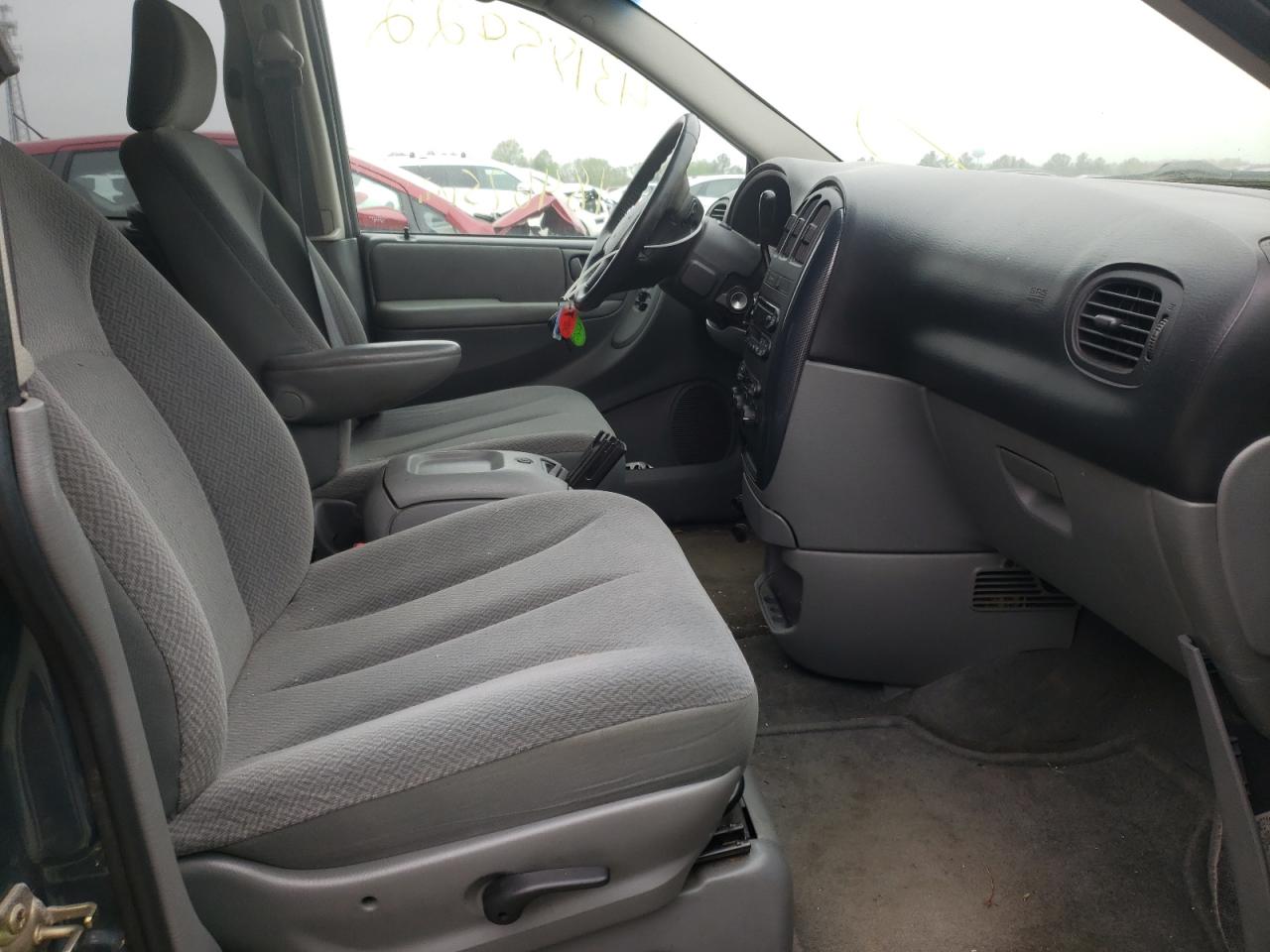 Photo 5 from auction – 2005 DODGE GRAND CARA with VIN 2D8GP44LX5R318566