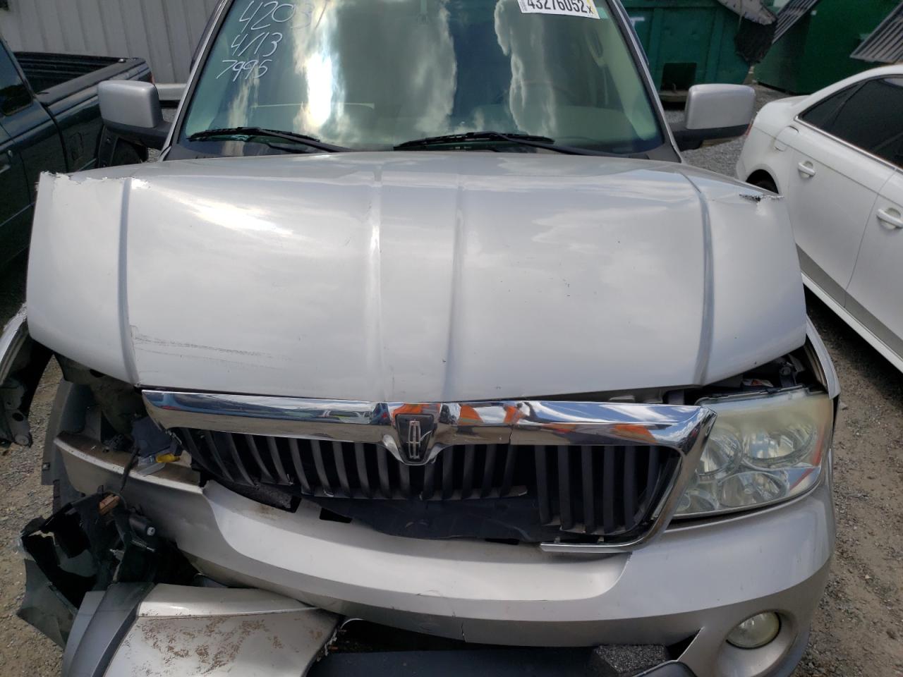 Photo 7 from auction – 2004 LINCOLN NAVIGATOR with VIN 5LMFU27R44LJ17995