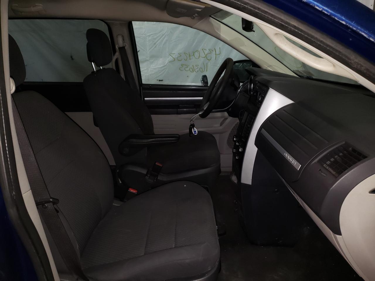 Photo 5 from auction – 2010 DODGE GRAND CARA with VIN 2D4RN4DE2AR372553