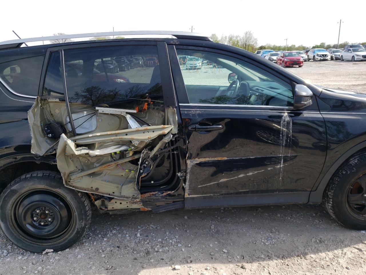Photo 9 from auction – 2014 TOYOTA RAV4 LE with VIN 2T3BFREV6EW157955