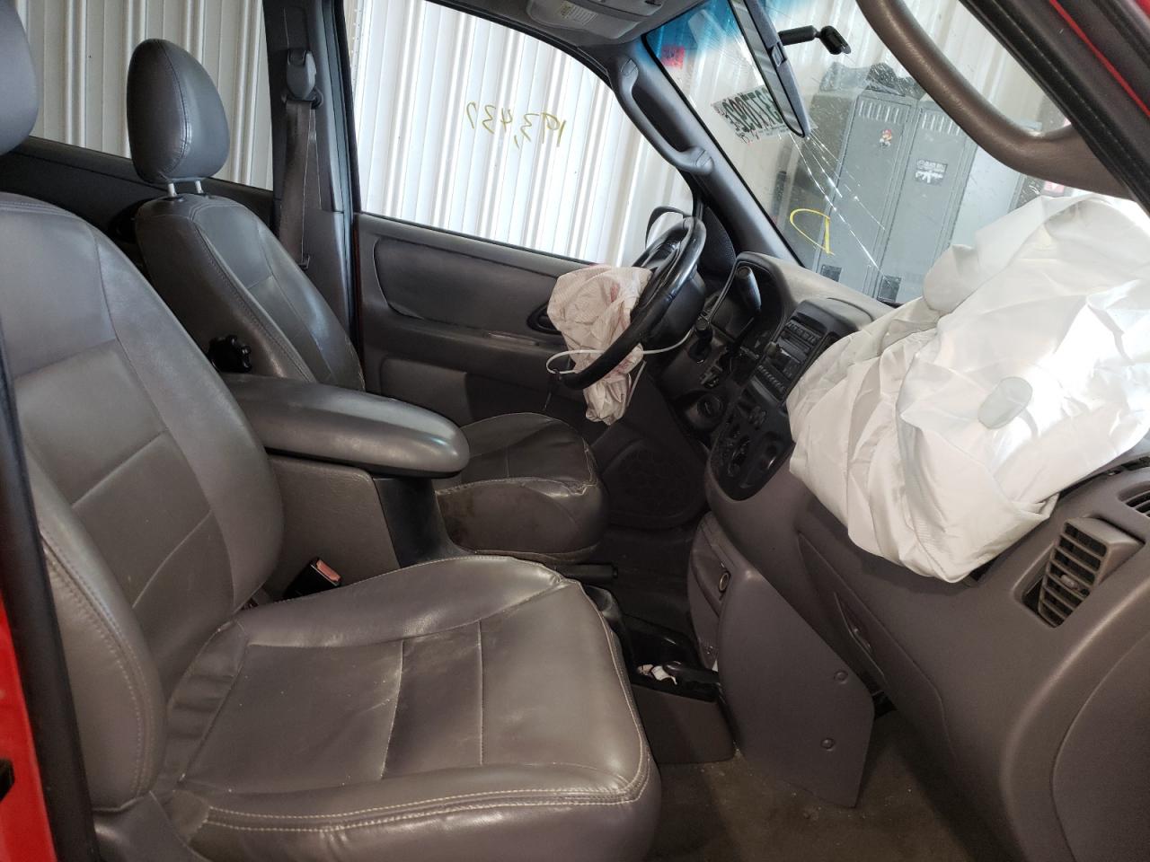 Photo 5 from auction – 2002 FORD ESCAPE XLT with VIN 1FMYU03132KD84080