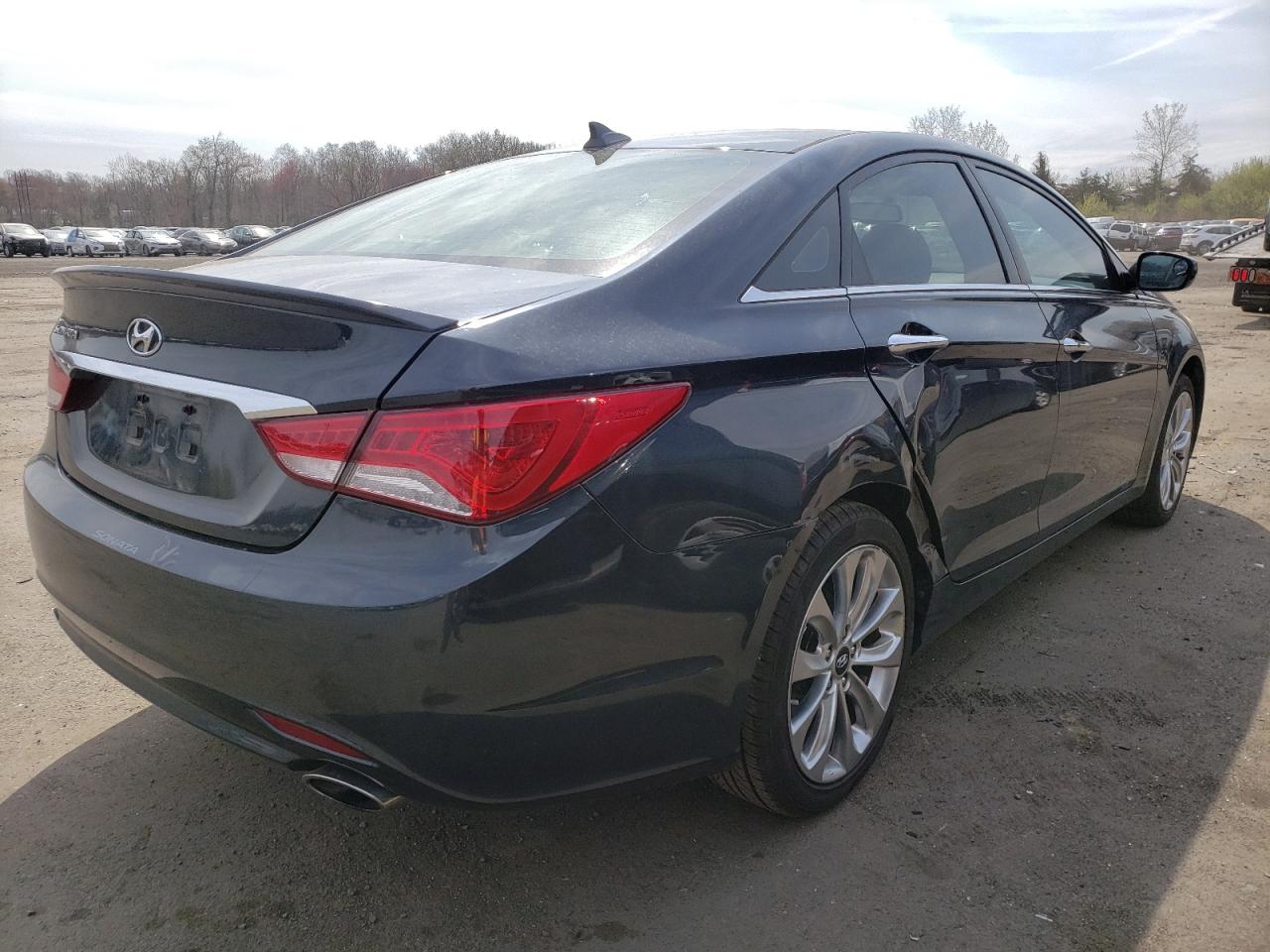 Photo 4 from auction – 2013 HYUNDAI SONATA SE with VIN 5NPEC4AC5DH650397