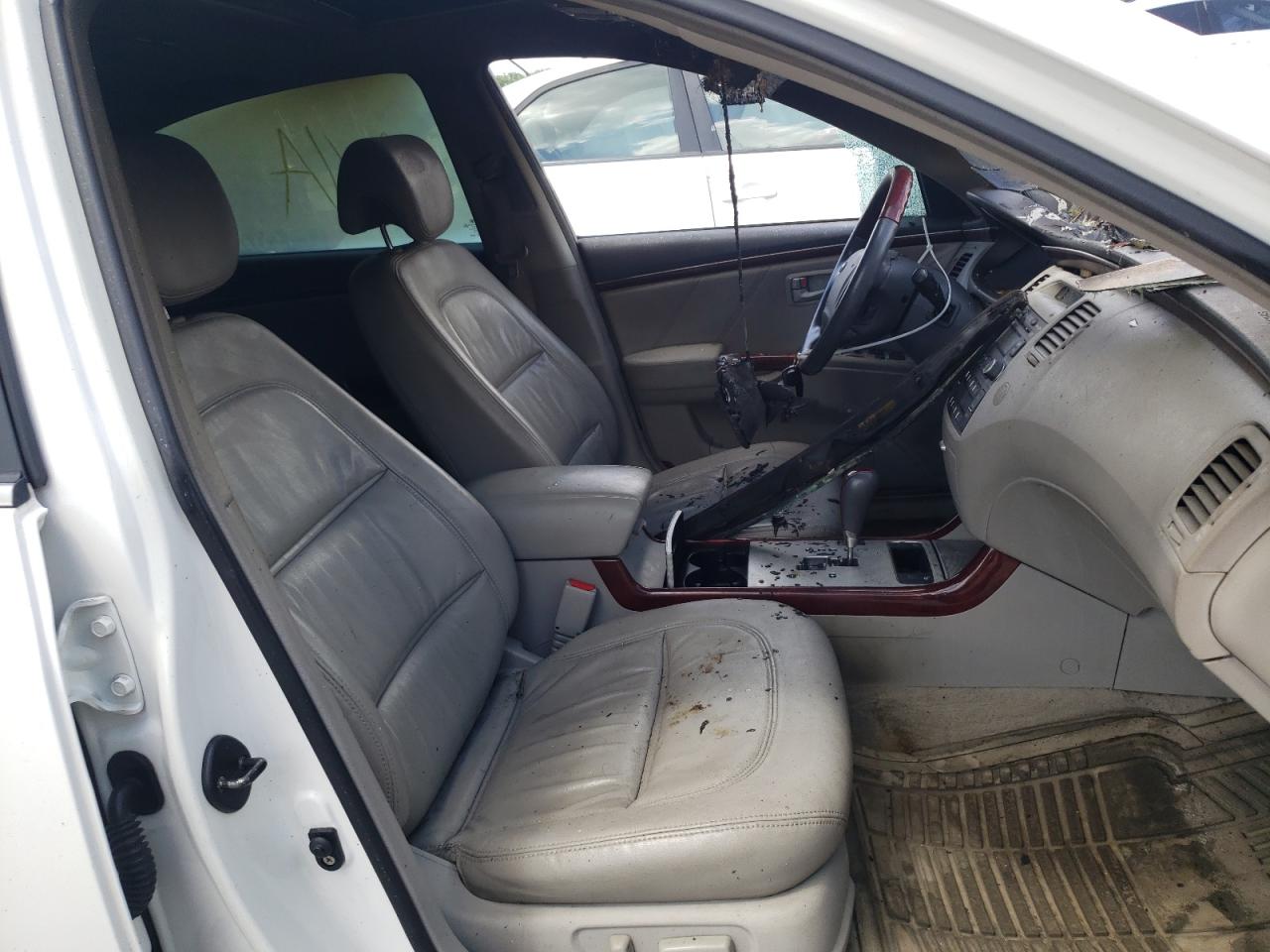 Photo 5 from auction – 2007 HYUNDAI AZERA SE with VIN KMHFC46F27A201547