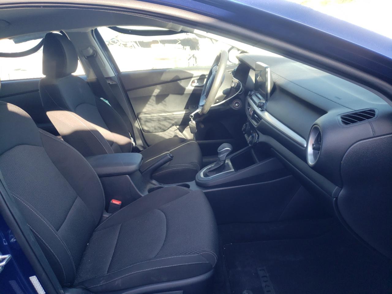 Photo 5 from auction – 2019 KIA FORTE FE with VIN 3KPF24AD5KE115877