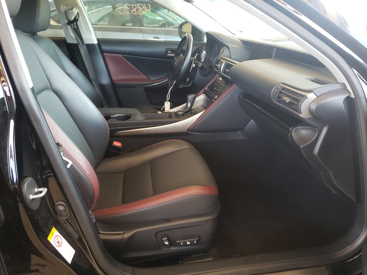 Photo 5 from auction – 2017 LEXUS IS 200T with VIN JTHBA1D28H5049127
