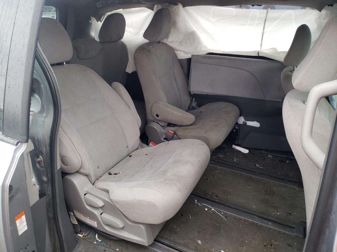 Photo 6 from auction – 2017 TOYOTA SIENNA with VIN 5TDZZ3DC6HS853580