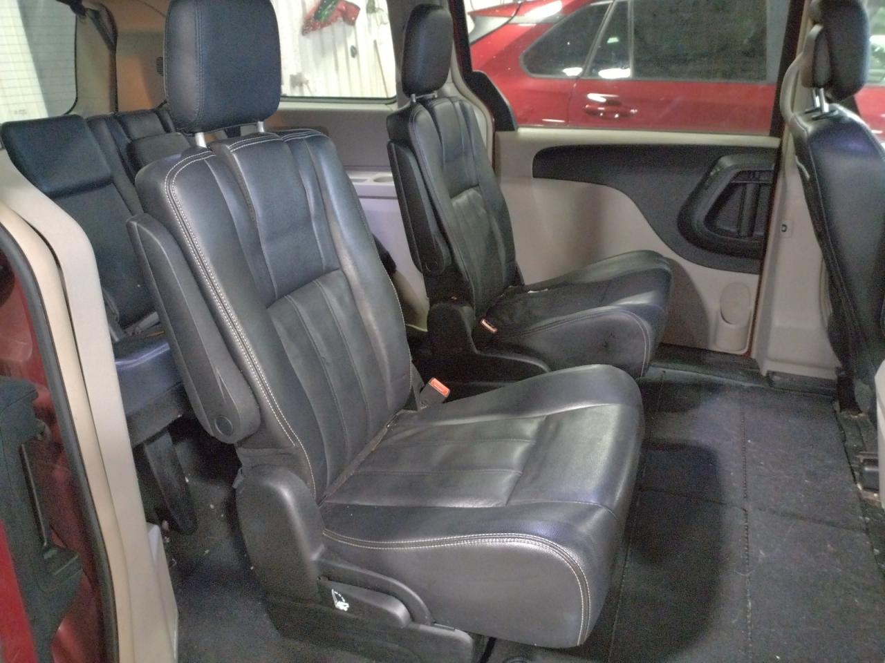 Photo 6 from auction – 2013 CHRYSLER TOWN & COU with VIN 2C4RC1BG4DR583909