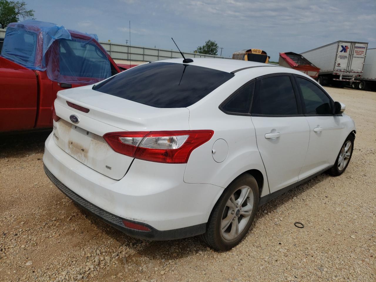 Photo 4 from auction – 2014 FORD FOCUS SE with VIN 1FADP3F26EL423362
