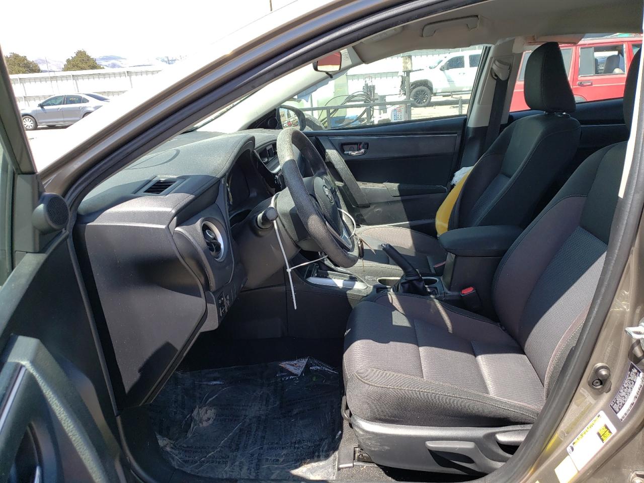 Photo 5 from auction – 2018 TOYOTA COROLLA L with VIN 5YFBURHE4JP814645
