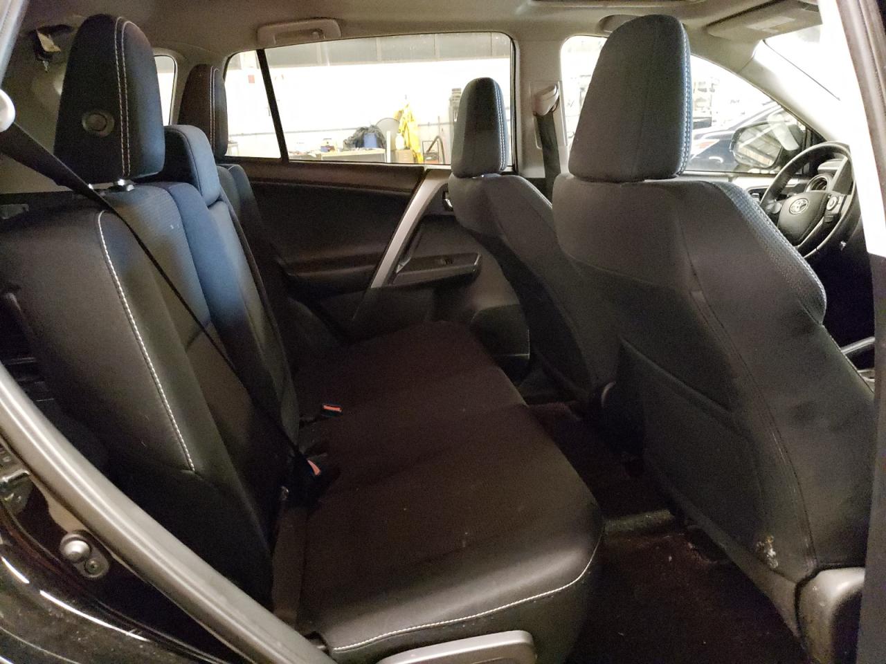 Photo 6 from auction – 2017 TOYOTA RAV4 XLE with VIN 2T3RFREV7HW682364