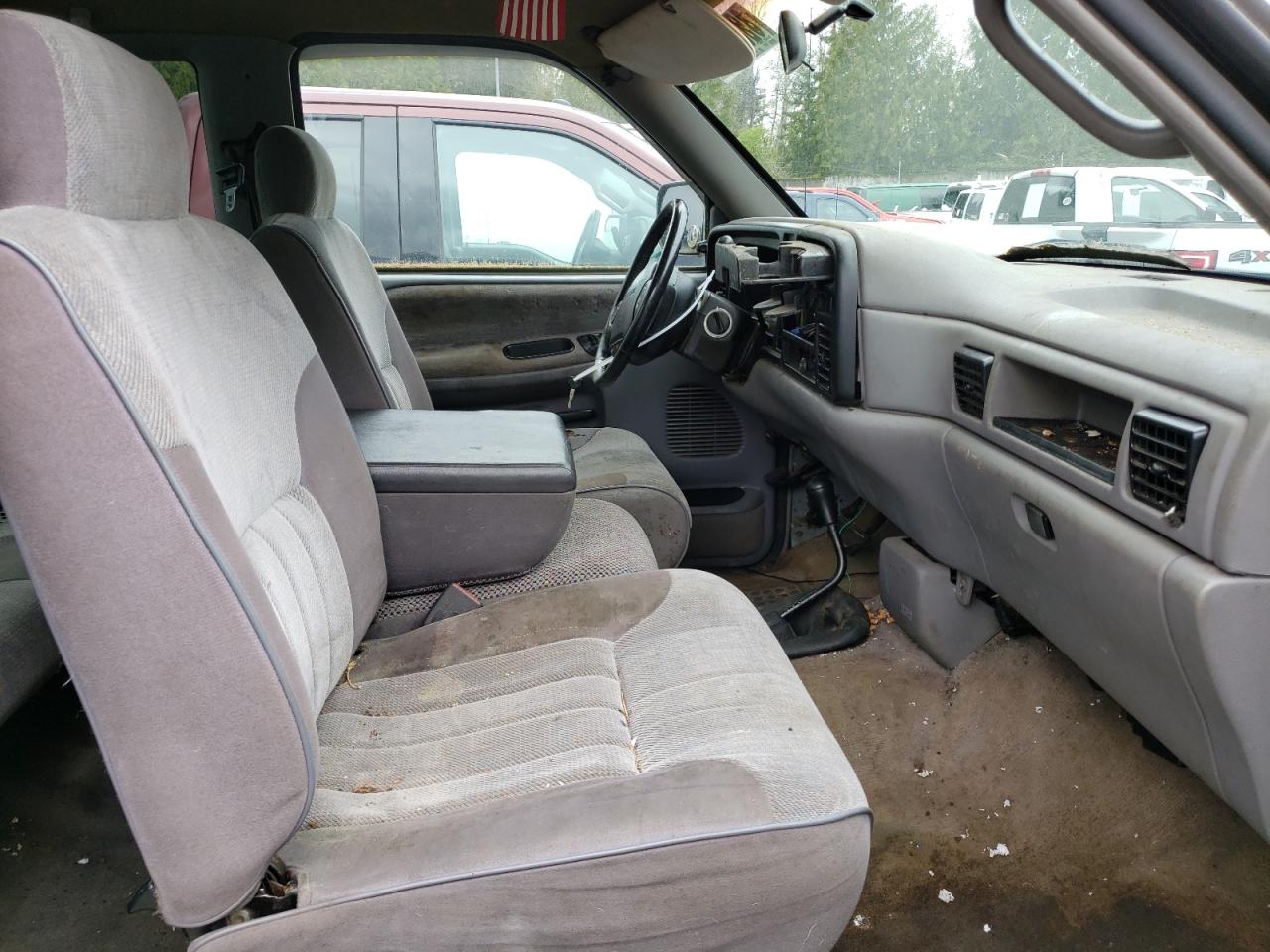 Photo 5 from auction – 1996 DODGE RAM 2500 with VIN 1B7KF23Z9TJ173429